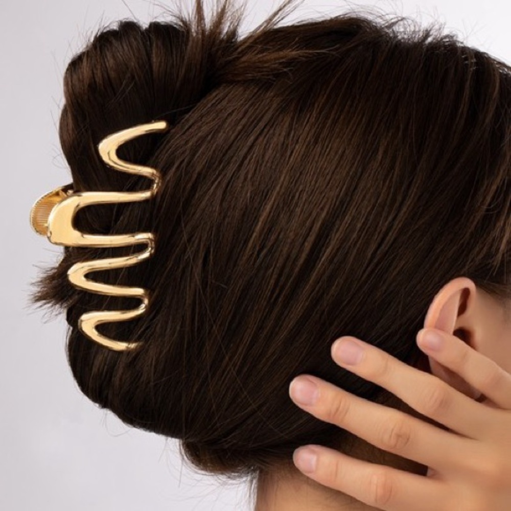 Gold Wavy Hair Claw Clip - Picture 2 of 4
